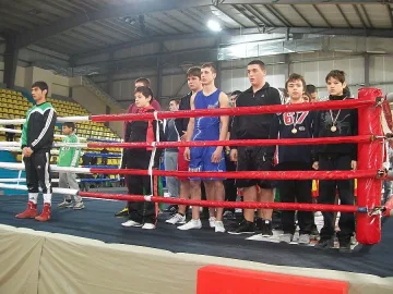 Нападат Кобрата и Михаил Таков за автографи