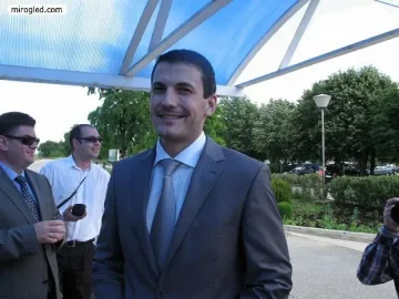 Крадци обраха пернишки депутат