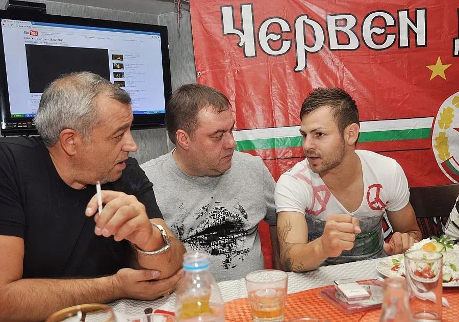 Полицаи спасяват Спас Делев от линч