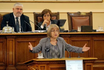 Депутатите със суперкомпютър за 200 бона 