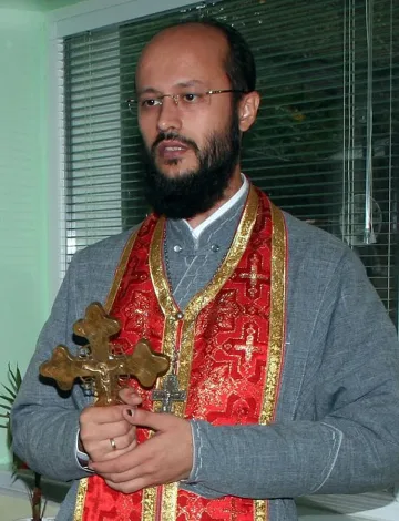 Свещеник в нета: Изкъпете се на свещи