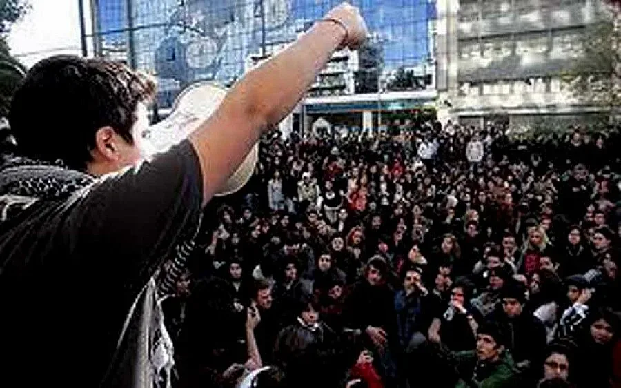 Съкратиха 16 000 чиновници в Гърция