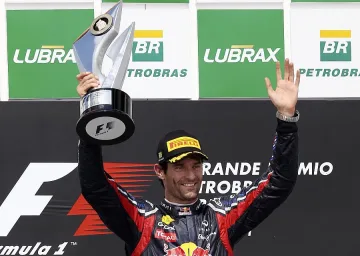 Марк Уебър финишира пръв на "Интерлагос"