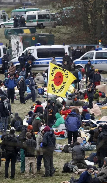 1300 души бяха арестувани заради ядрени отпадъци