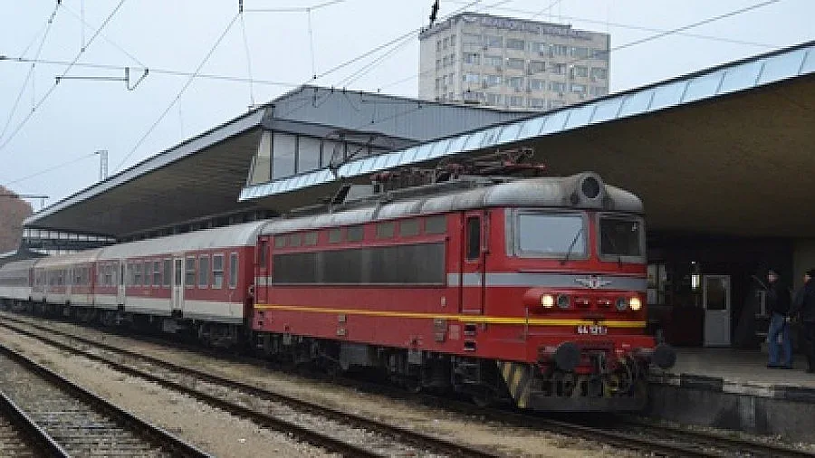 Влак беглец пуснаха в Горна Оряховица