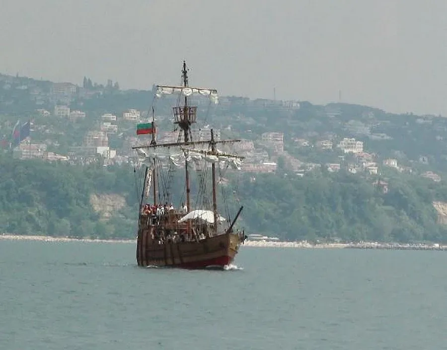 Гърция освободи моряците от "Ина"