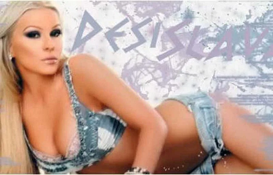 Десислава смали бюста си