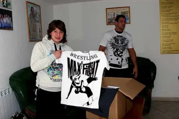 Изненадаха борците с предколедни подаръци