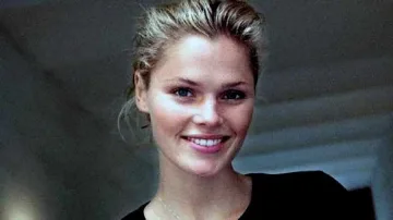 Топ манекенка влиза в затвора