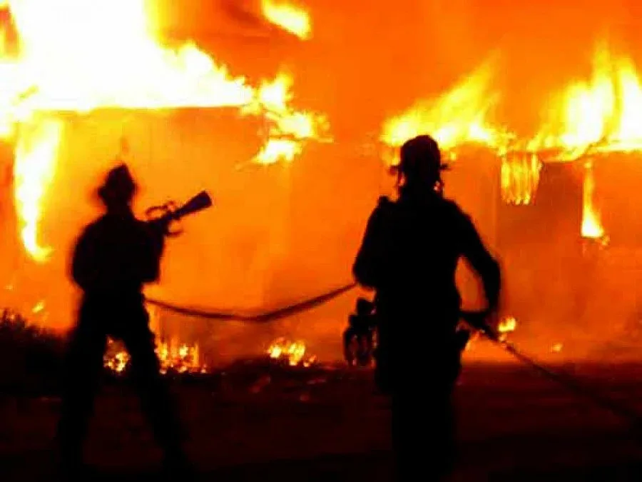 Автобус пламна в движение край Смолян