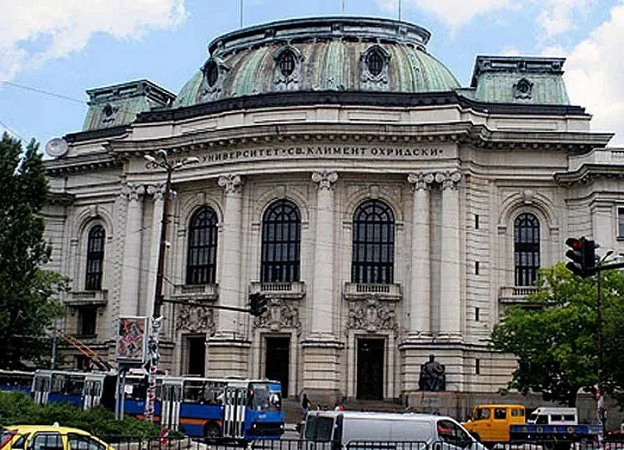 "Биг Брадър" в Алма матер