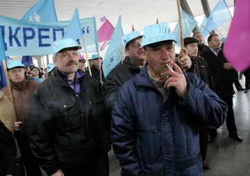 Влаковете пак останаха по гарите