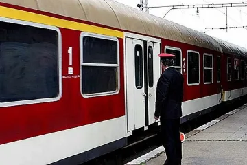 Влакове стоят по гарите, тръгват след 16 часа