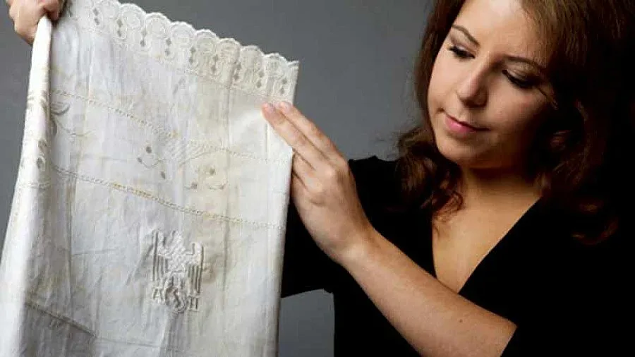 Извадиха на търг чаршафите на Хитлер