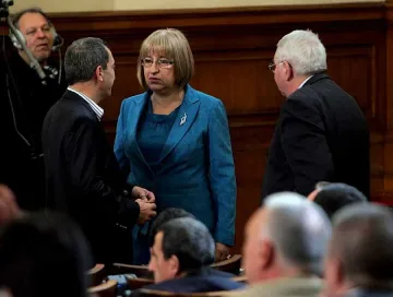 Цецка Цачева изпусна самолета за Индия 