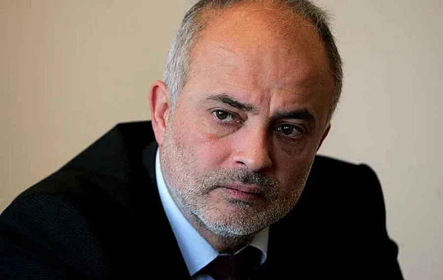 Тотю Младенов върви към червения картон