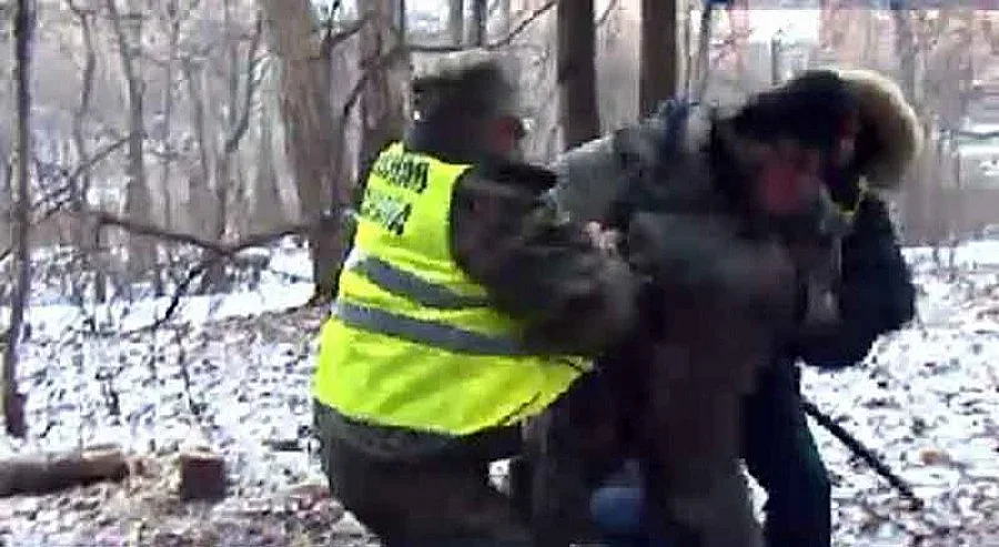 Обучават лесничеи да се бият с бракониери (ВИДЕО)