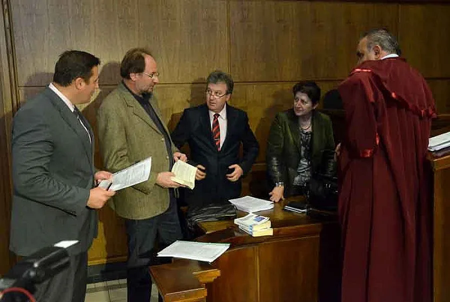 Йоско инвалид, не може да стигне до съда