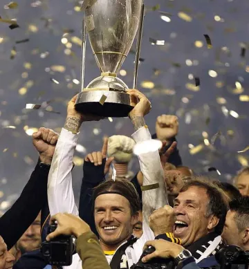 Леонардо призна, че ПСЖ преговаря с Бекъм