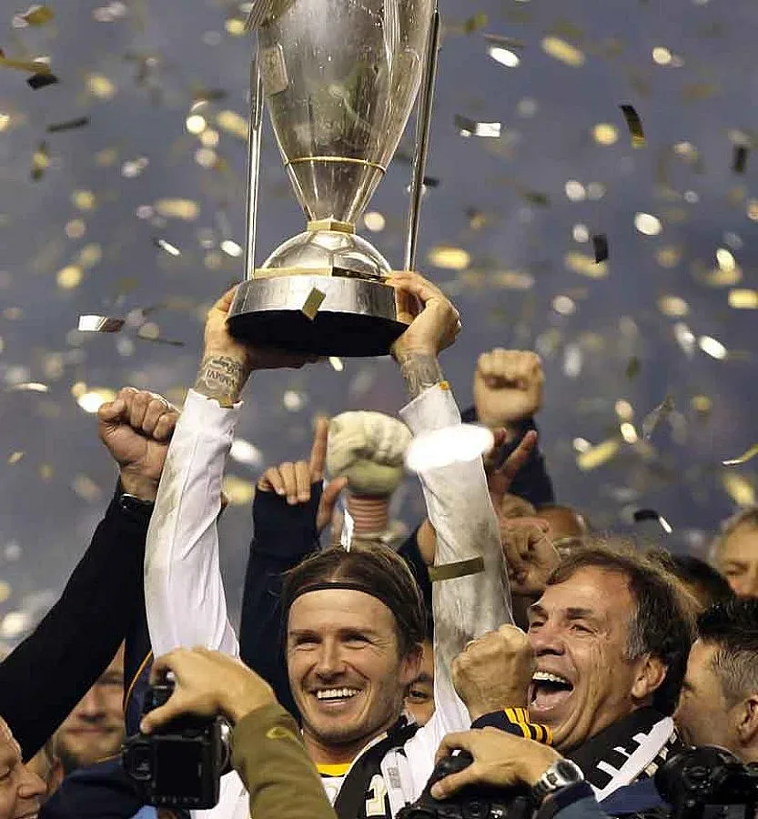 Леонардо призна, че ПСЖ преговаря с Бекъм