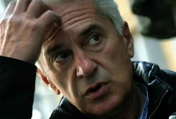 Гаджева висяла по нощите в кабинета на Сидеров