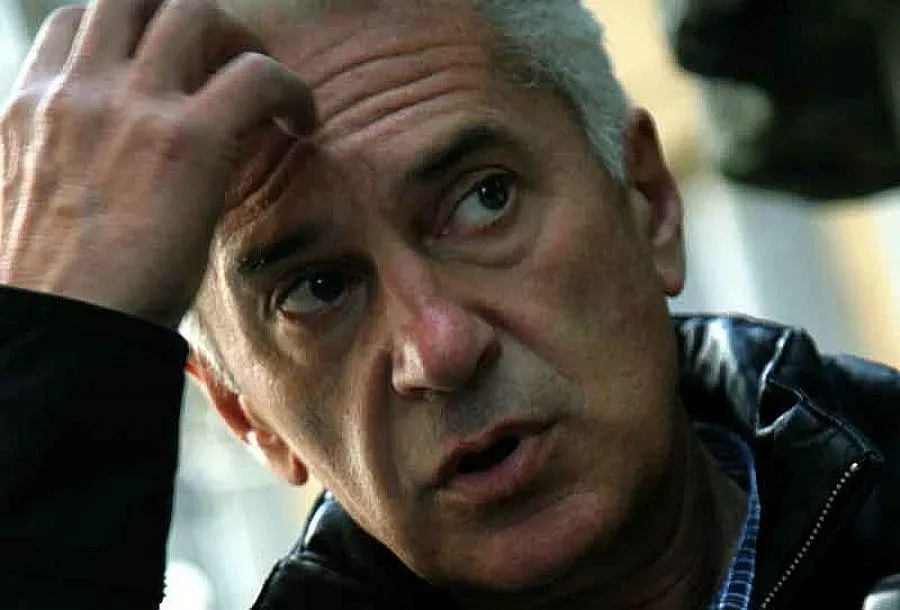 Гаджева висяла по нощите в кабинета на Сидеров