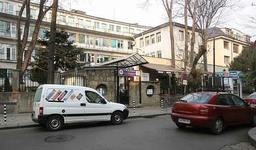 Пробили погрешка хранопровода на починалата родилка