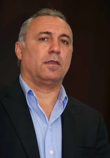 Стоичков вдига на крак Етрополе