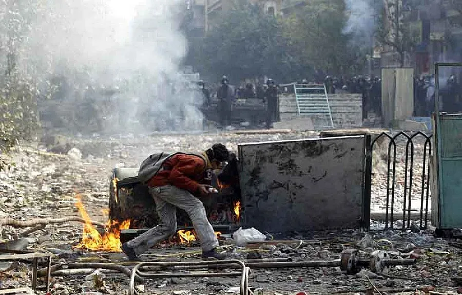 Пожар избухна в Американския университет до площад "Тахрир"