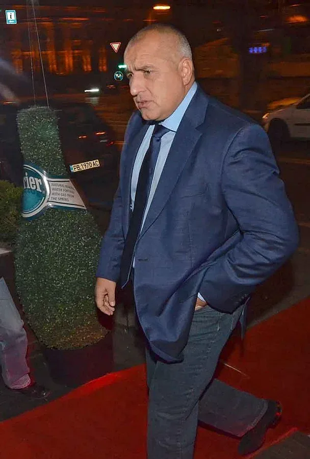 Бойко поема тристранката