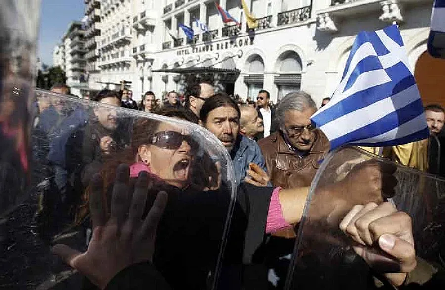 Лошите кредити в Гърция удариха 32 млрд. евро