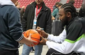 "Лукойл" наказа отбора на Тони Паркър