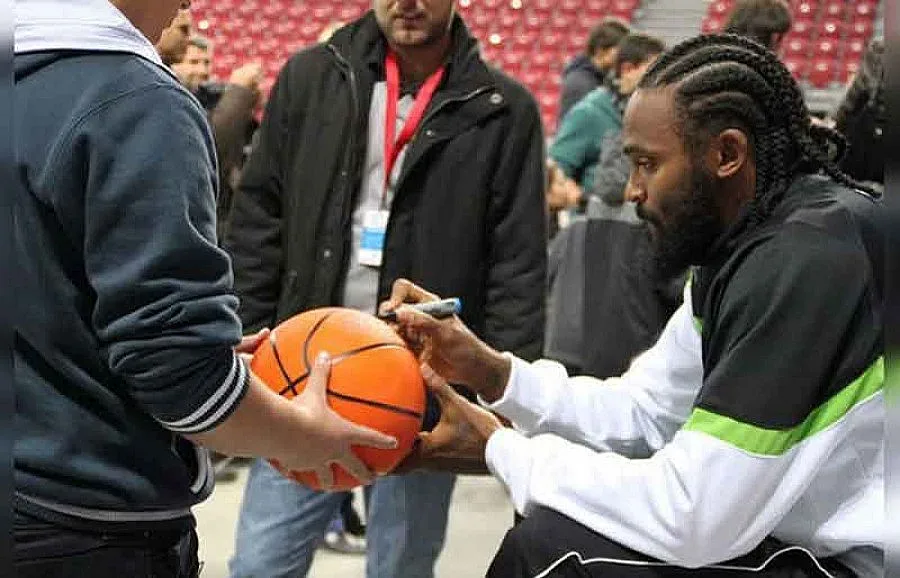 "Лукойл" наказа отбора на Тони Паркър