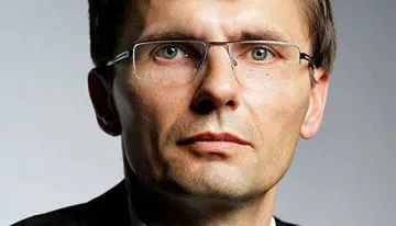 Военният министър на Словакия е уволнен, подслушвал журналисти