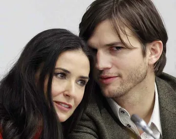 Деми Мур изневери с жена