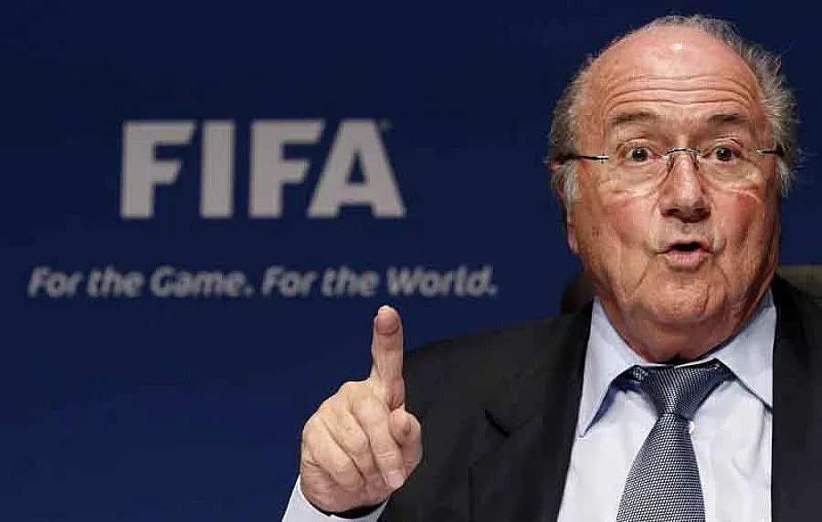 Сеп Блатер завихрен в гаф с билетите за Мондиал 2010 