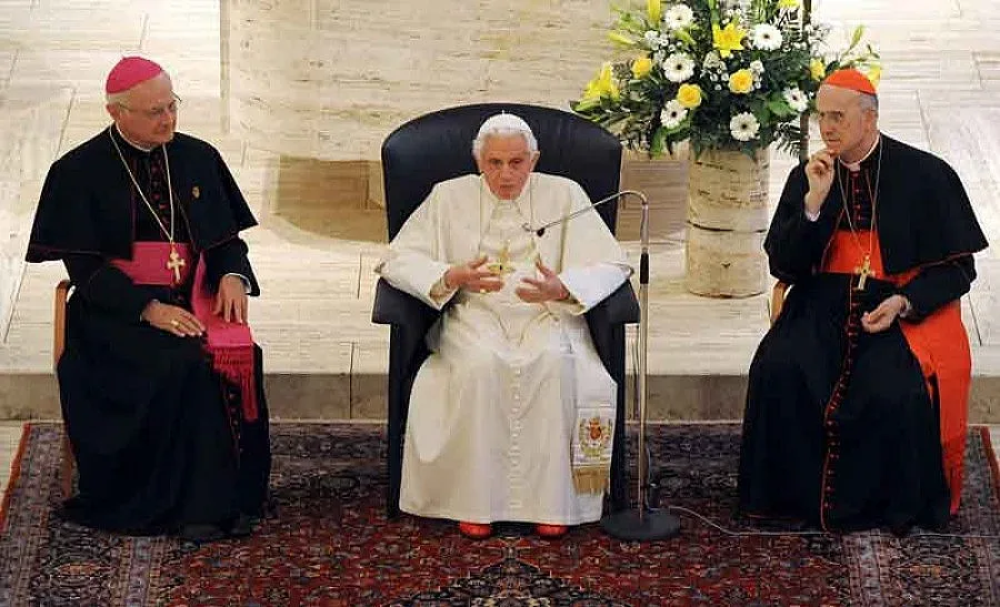 Католически свещеник с 95 доноса до ЩАЗИ срещу папата