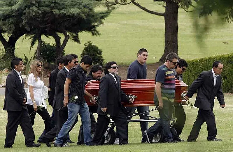 Марадона се прости с майка си 