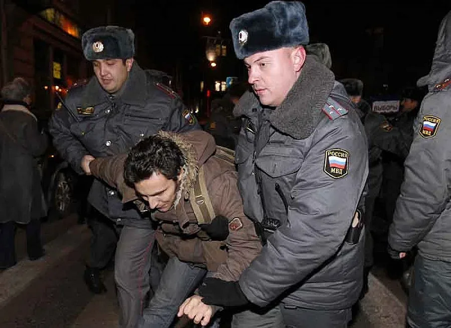 Арести в Русия след погребение на изборите