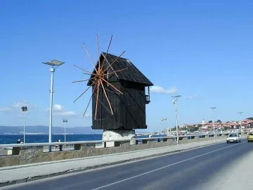 Вадят на тезгяха жилища край морето