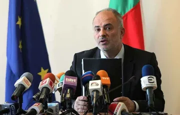 Тотю Младенов с оставка в джоба 