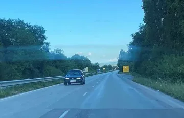 Жена шофьор зарадва мъжете, подкара в насрещното