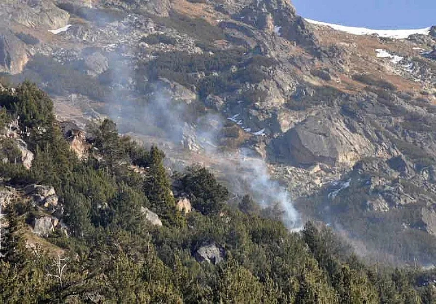 Пожарникари дежурят в Пирин след стихията