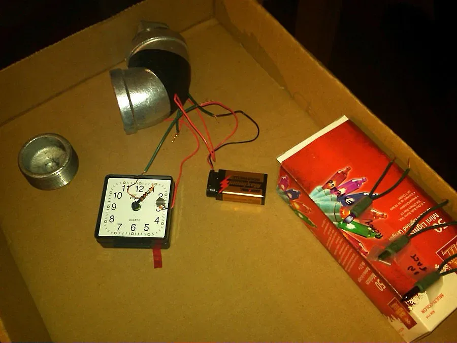 Пипнаха американец да сглобява бомба по списание