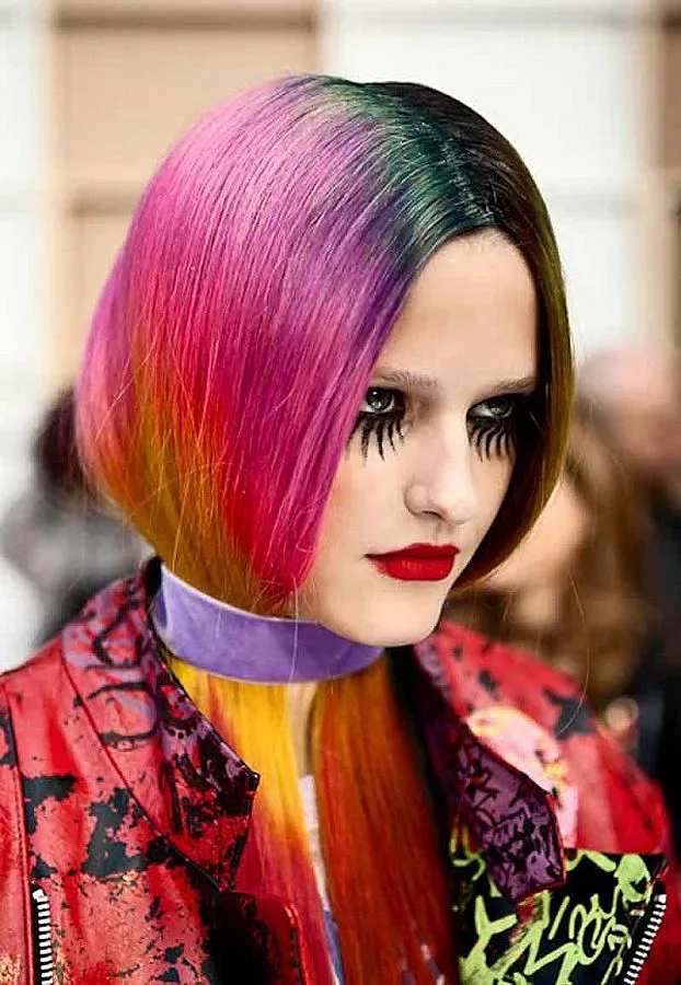 Откриха защо изсъхва боядисаната коса