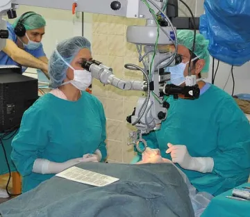 Четирима прогледнаха след операция на очите