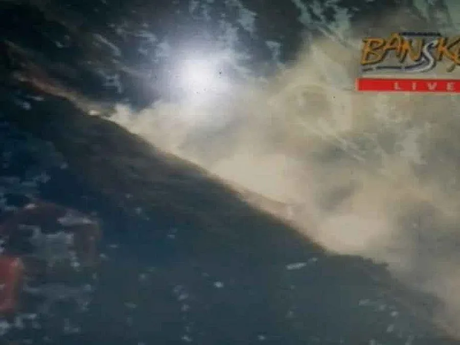 120 души гасят пожара в Пирин с кирки и лопати