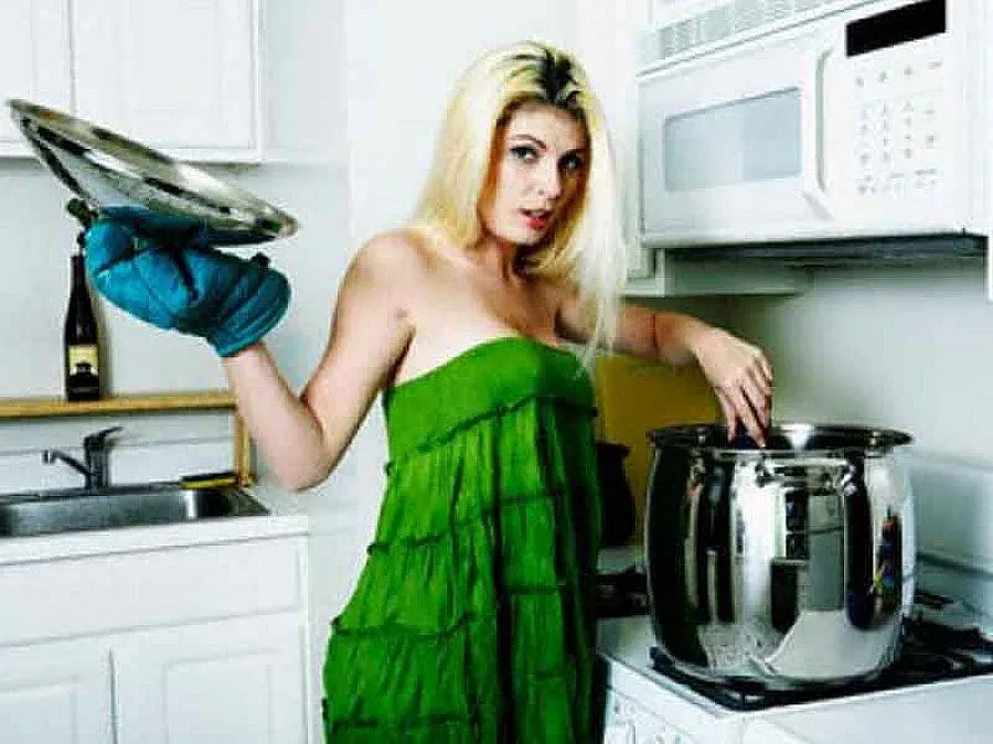 Тийнейджърите харесват жена домакиня 