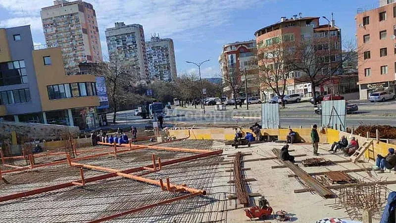 Дядовци бачкат в Англия за апартамент на внучето. Купуват "на зелено"