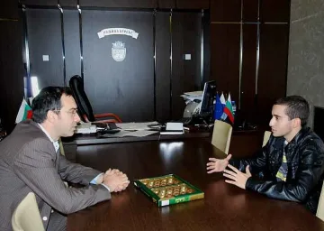 Кметът на Бургас покани Рафи за новогодишния купон на площада 